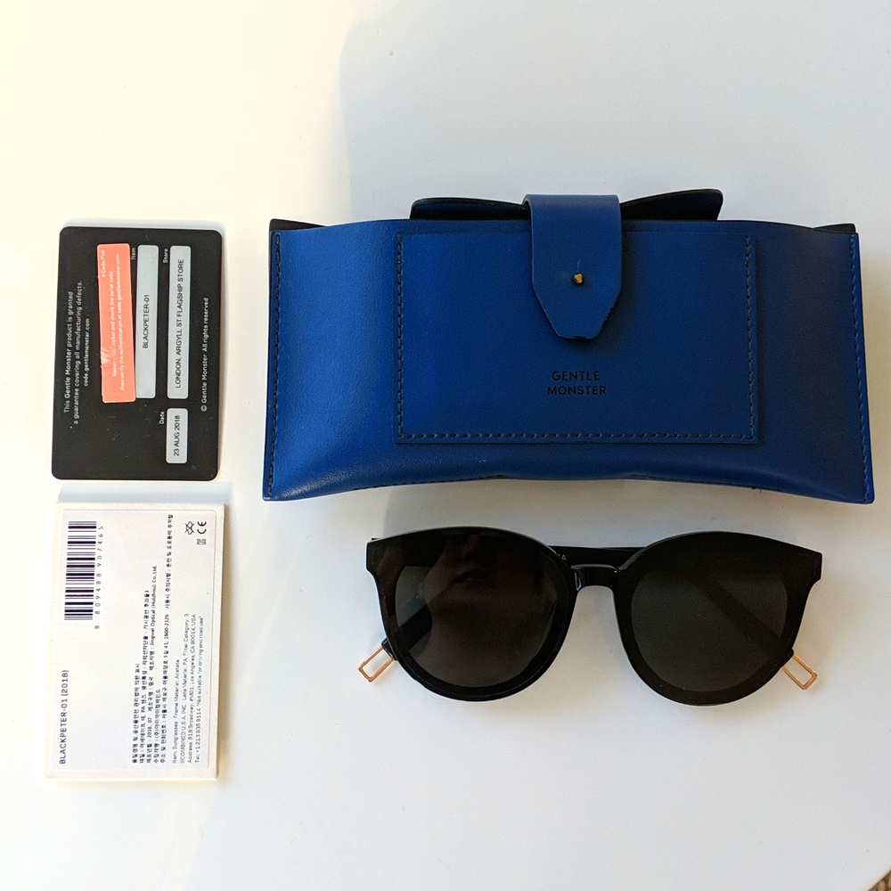 GENTLE MONSTER Black Sunglasses with Blue Leather Case
